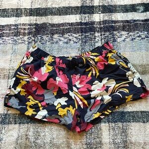 Patagonia Barely Baggies shorts, Size M